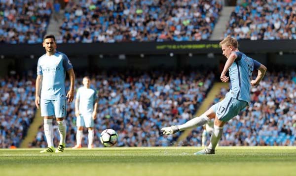 http://www.kaieteurnewsonline.com/images/2016/09/Manchester-Citys-Kevin-De-Bruyne-scores-their.jpg