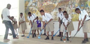 Old Fort player Dwayne Alleyne seen conducting a session with  students of the North Ruimveldt Multilateral School last Friday.