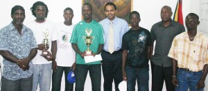 Dr. Frank Anthony (centre) and PS Steve Ninvalle  (2nd right) along with the prizes winners at the presentation.