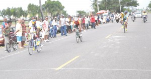 Warren ‘Forty’ Mc Kay (left) powers to the finish line ahead of Alonzo Greaves (centre) and Lear Nunes yesterday. (Franklin Wilson photo) 