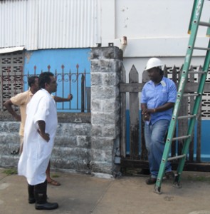 Chief Meat and Food Inspector, Jackdeep Singh, appeals to a GPL worker 