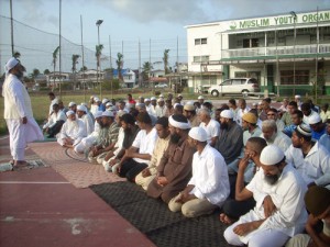 A section of the gathering of Muslims who prayed for rain yesterday. 