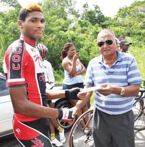 Hassan Mohamed (right) hands over the top prize to Michael Anthony.       