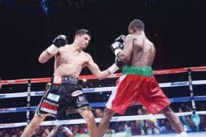  Jhonny Gonzalez (left) and Clive Atwell battle during their fight in Mexico. (WBC)