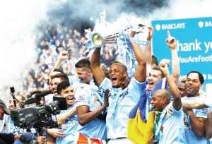  Manchester City’s captain Vincent Kompany (C) celebrates with the English Premier League trophy following their soccer match against West Ham United at the Etihad Stadium in Manchester, northern England May 11, 2014.  (Reuters/Darren Staples)