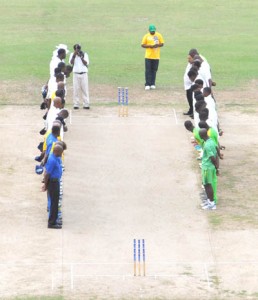 Both teams observed a minute’s silence in respect for Phill Hughes who died after being struck on his neck during a cricket match in Australia.