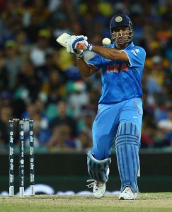 MS Dhoni winds up for a big blow, Australia v India, World Cup 2015, 2nd semi-final, Sydney, March 26, 2015 ©Getty Images