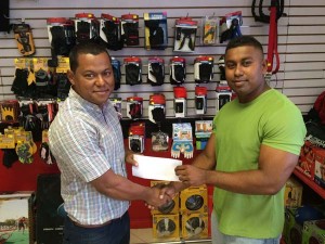 Fitness Express Supervisor Ian Rogers (left) hands over cheque to GABBFF’s Organising Secretary, Videsh Sookram. 