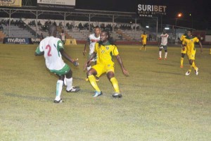 Golden Jaguars Kanata Mannings (#19) takes on Suriname’s Jurmen Valley (#2).