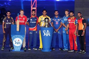 The captains pose with the trophy at the opening ceremony, IPL 2015, Kolkata, April 7, 2015