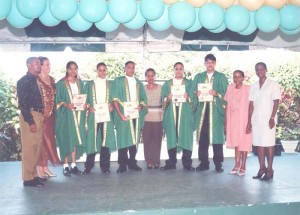 A photo opportunity with outstanding students and the Faculty of the New Guyana School