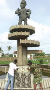 Volunteer civilians sprucing up the 1763 Monument, at Square of the Revolution