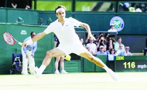 Roger Federer of Switzerland hits a shot during his match against Andy Murray of Britain at the Wimbledon Tennis Championships in London, July 10, 2015. (Reuters/Suzanne Plunkett)