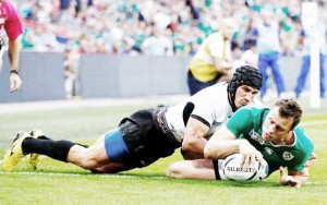 Ireland’s Tommy Bowe scores a try. (Action Images via Reuters / Andrew Couldridge Livepic)