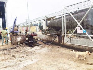 An oil truck pumping fuel from a truck at Vreed-en-Hoop.