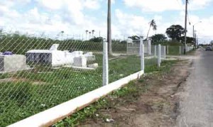 The recently erected fence at the Cemetery Road end of Le repentir