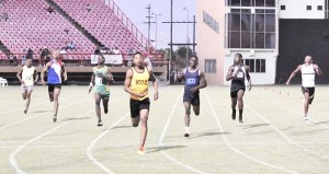 Flashback! Upper Demerara’s Compton Ceasar (forefront) had his breakout year at Nationals in 2013; Ceasar went on to become a finalist in both 100m and 200m events at the Commonwealth Youth Championships this year.