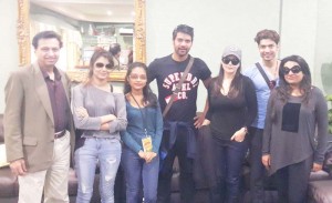 Preity Zinta (in black) along with the other artistes and a KN journalist.