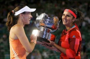 Switzerland’s Martina Hingis (L) and India’s Sania Mirza pose with the trophy after winning their doubles final match at the Australian Open tennis tournament at Melbourne Park, Australia, January 29, 2016. (Reuters/Issei Kato)