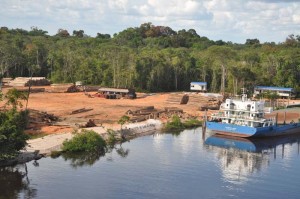 Rong-An’s compound and its pontoon at Kwakwani, Upper Berbice River. Photo was taken in August 2014.