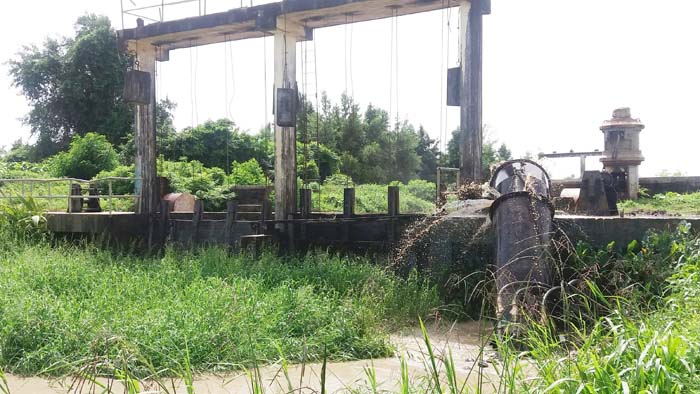 The defective sluice on the Essequibo Coast.