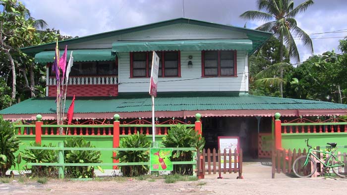 The robbed liquor restaurant.