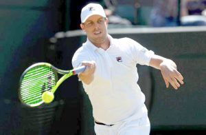 USA's Sam Querrey in action against Serbia's Novak Djokovic at Wimbledon. (REUTERS/PAUL CHILDS)