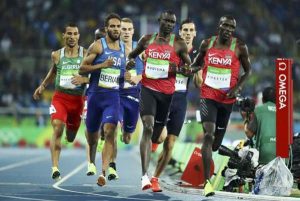  David Lekuta Rudisha (KEN) of Kenya runs to win gold, ahead of Taoufik Makhloufi (ALG) of Algeria, Boris Berian (USA) of USA and Alfred Kipketer (KEN) of Kenya.  (REUTERS/Lucy Nicholson)