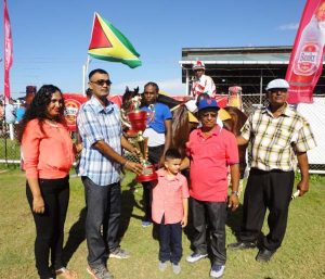 Ghansham Singh and Family receive the winning trophy in the H1 and lower event.