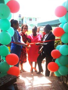  NIS General Manager Holly Greaves cuts the ribbon to the new office.