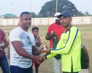 Man-of-the-match Yetesh Dhanpaul accepts his prize from Damodar Daserath. 