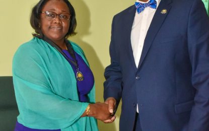 Minister Broomes receives Global Peace Award