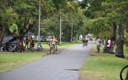 27th R&R Int. Ltd. National Park Cycle Meet Hamza Eastman (feature 35 laps) and Briton John (juvenile) shine on a rainy day