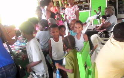 Cevon’s fetes children for Easter