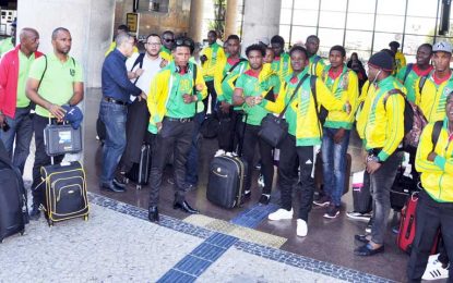 Golden Jaguars meet Consul General Shirley Melville on way to Rio Train/Play Camp