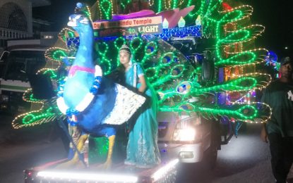 Diwali motorcade attracts thousands