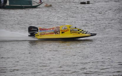 Lake Mainstay Annual Regatta Dave Scott aiming to regain champion powerboat racer trophy from Neil Gonsalves