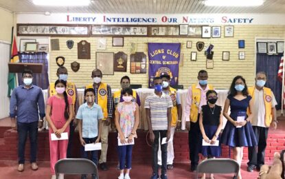 6 top performing E.B.D grade six students receive Lions Club bursary award