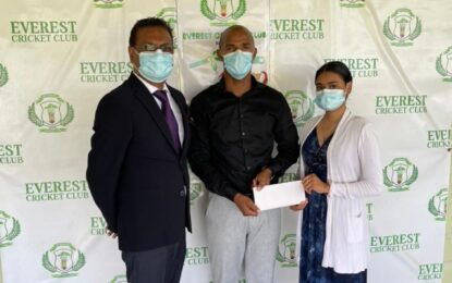 Everest Cricket Club contributes $100,000 to Fruta Conquerors