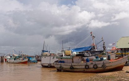 Govt threatens legal action over seizure of Guyanese fishing vessels in Suriname 