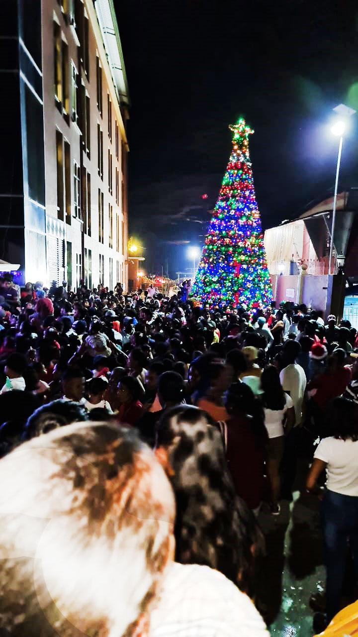 Large turnout for Christmas Tree light up overwhelms A&S Complex