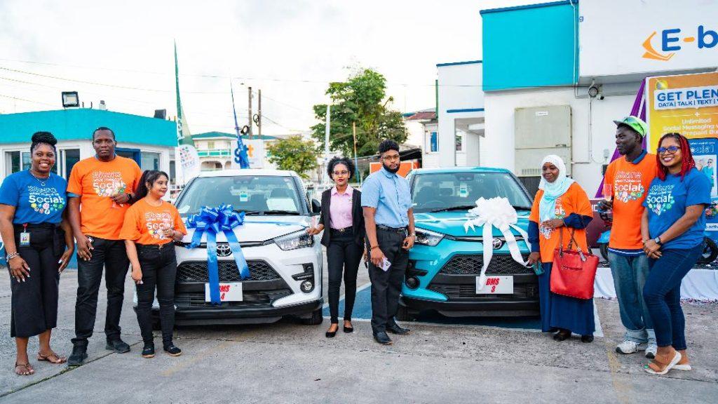 Winners of the four cars pictured with GTT and BM Soat representatives