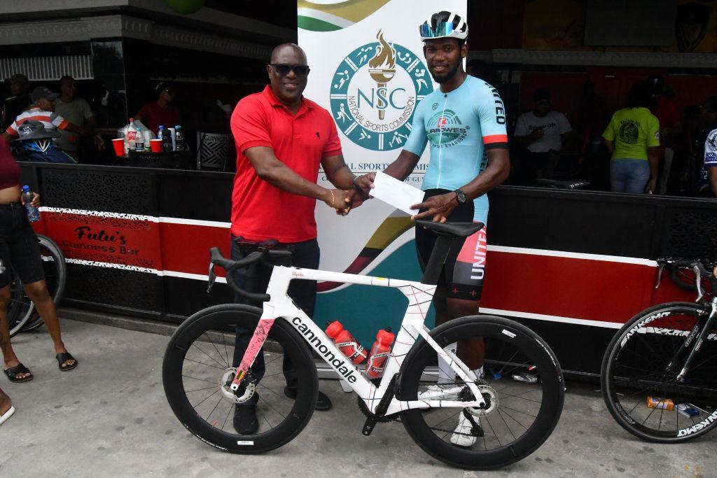 Director of Sport, Steve Ninvalle hands over the winning prize to the elite/senior winner, Jamual John.