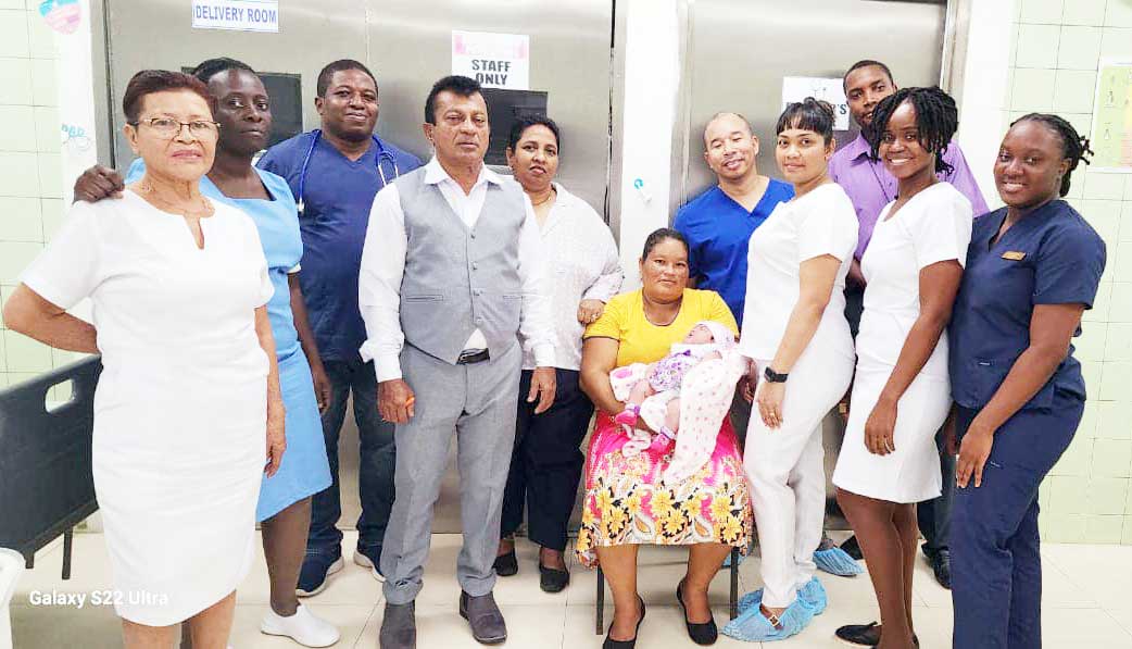 Anette Da Silva and her healthy 11.2pound baby girl with doctors and officials of the Diamond Diagnostic Hospital.