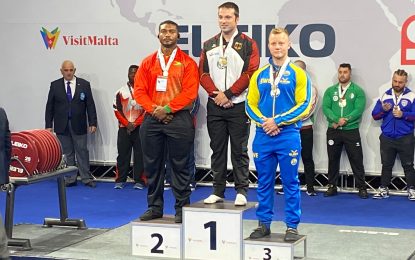 Petterson-Griffith powers to Deadlift silver, Squat bronze