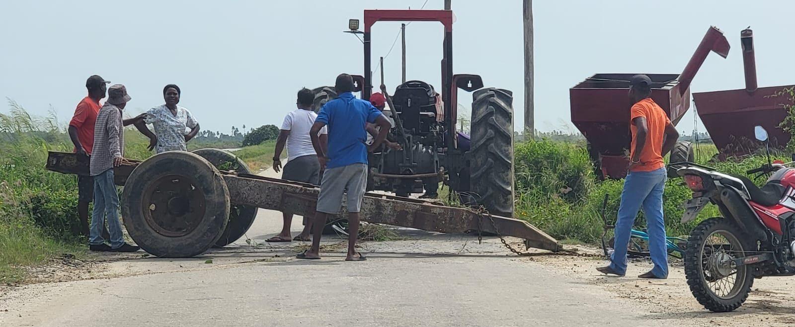 Residents blocked the Lesbeholden access road, Black Bush Polder with agriculture machinery on Wednesday.