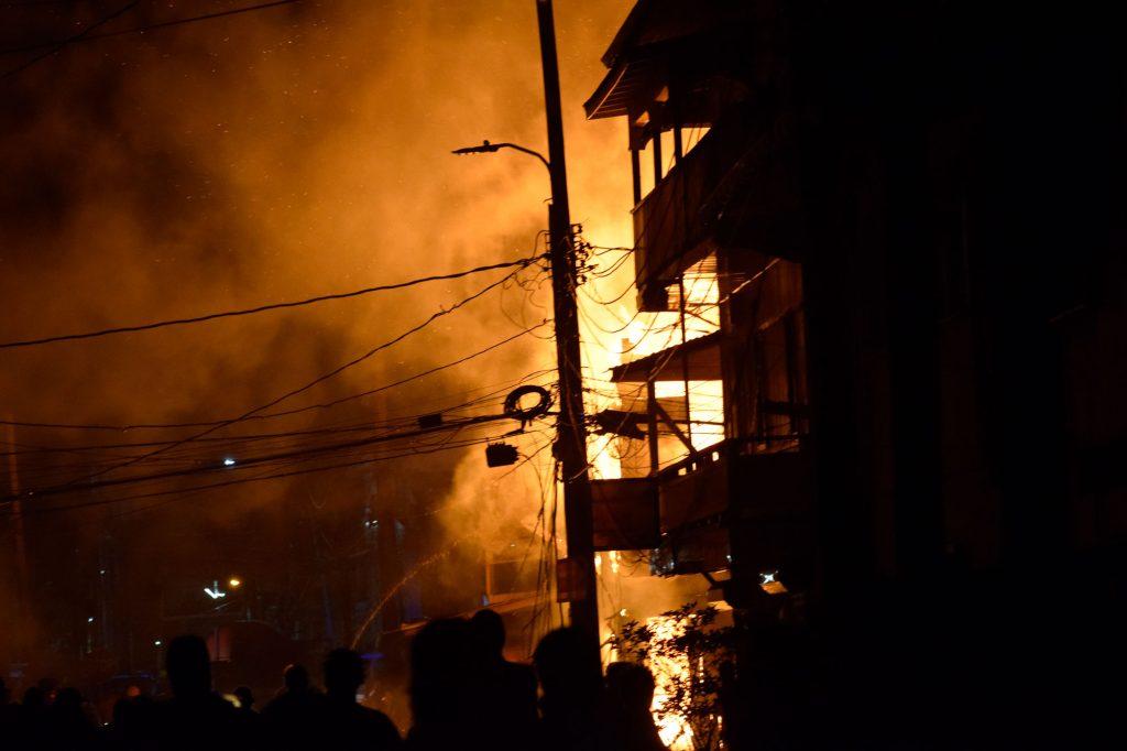 Building on fire at Lyng and Howes Street, Charlestown. (Photo Credits: Wayne Lyttle) 