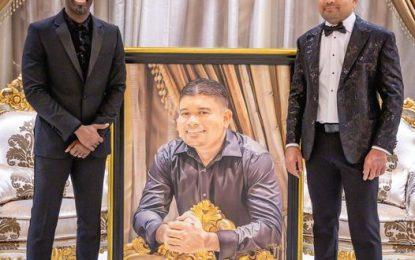 Guyanese artist presents businessman Azzrudin Mohamed with portrait 