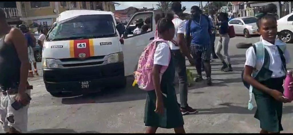 School Children Injured In Minibus Accident - Kaieteur News