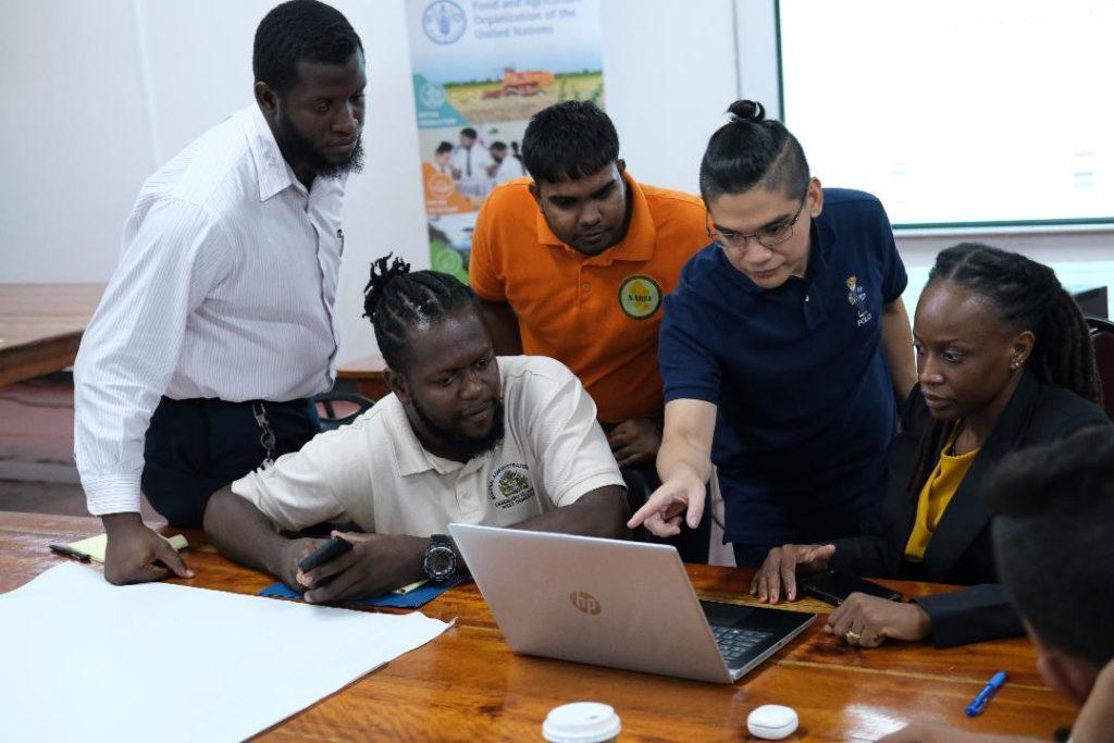 Dr. Roberto Sandoval, FAO DRM Specialist interacted with participants during the exercise on seasonality mapping of hazards.